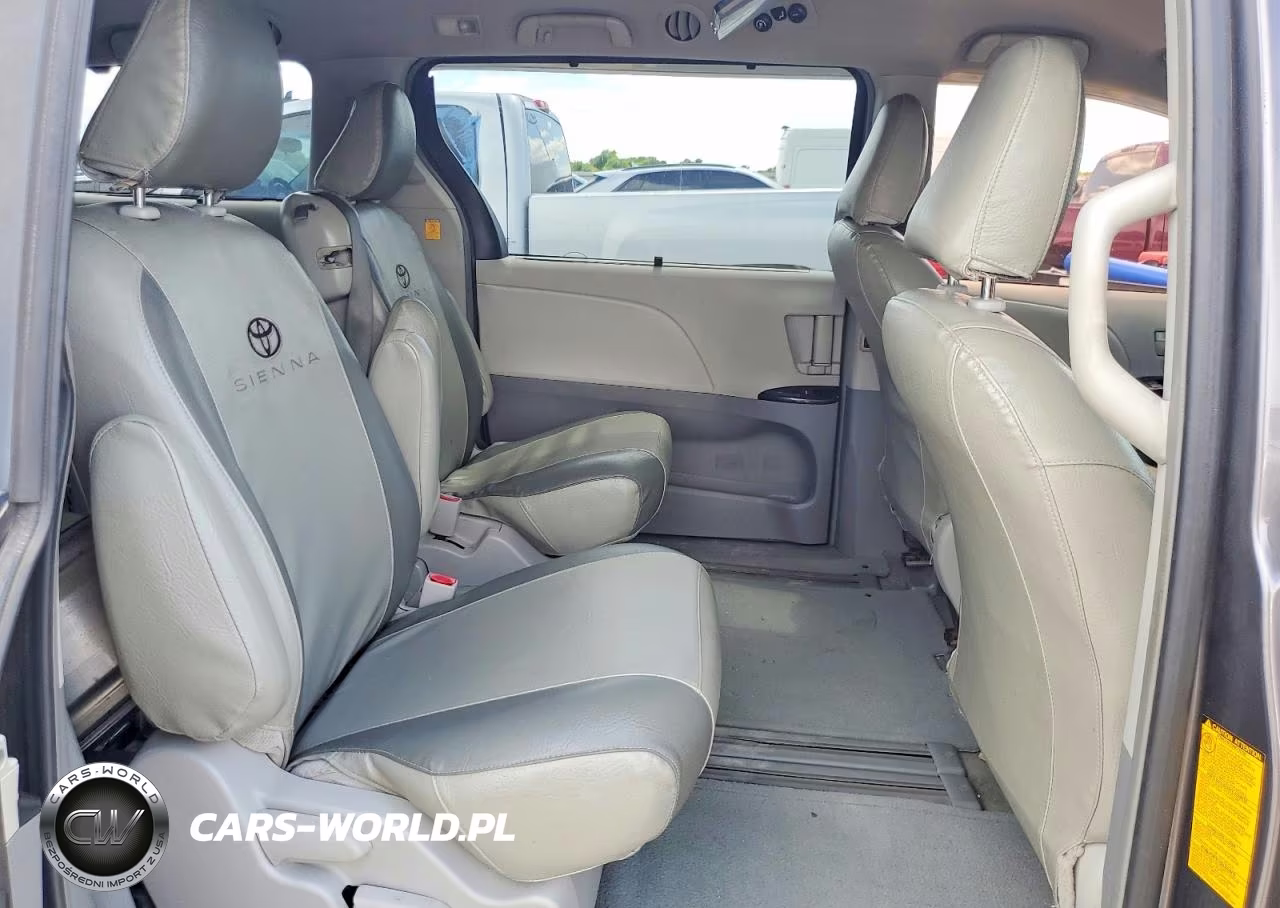 2012 Toyota Sienna VIN:5TDKK3DC1CS216885 - 11