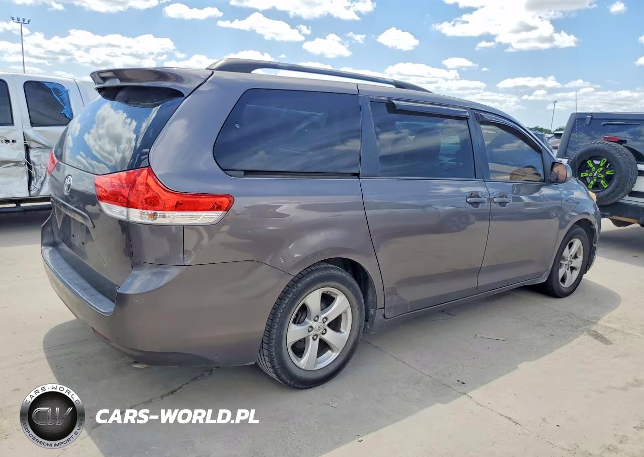 2012 Toyota Sienna VIN:5TDKK3DC1CS216885 - 3