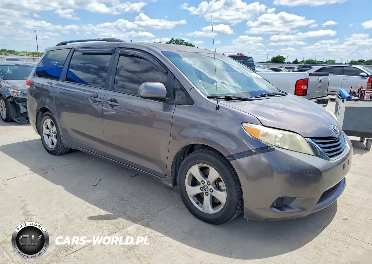 2012 Toyota Sienna VIN:5TDKK3DC1CS216885 - 4