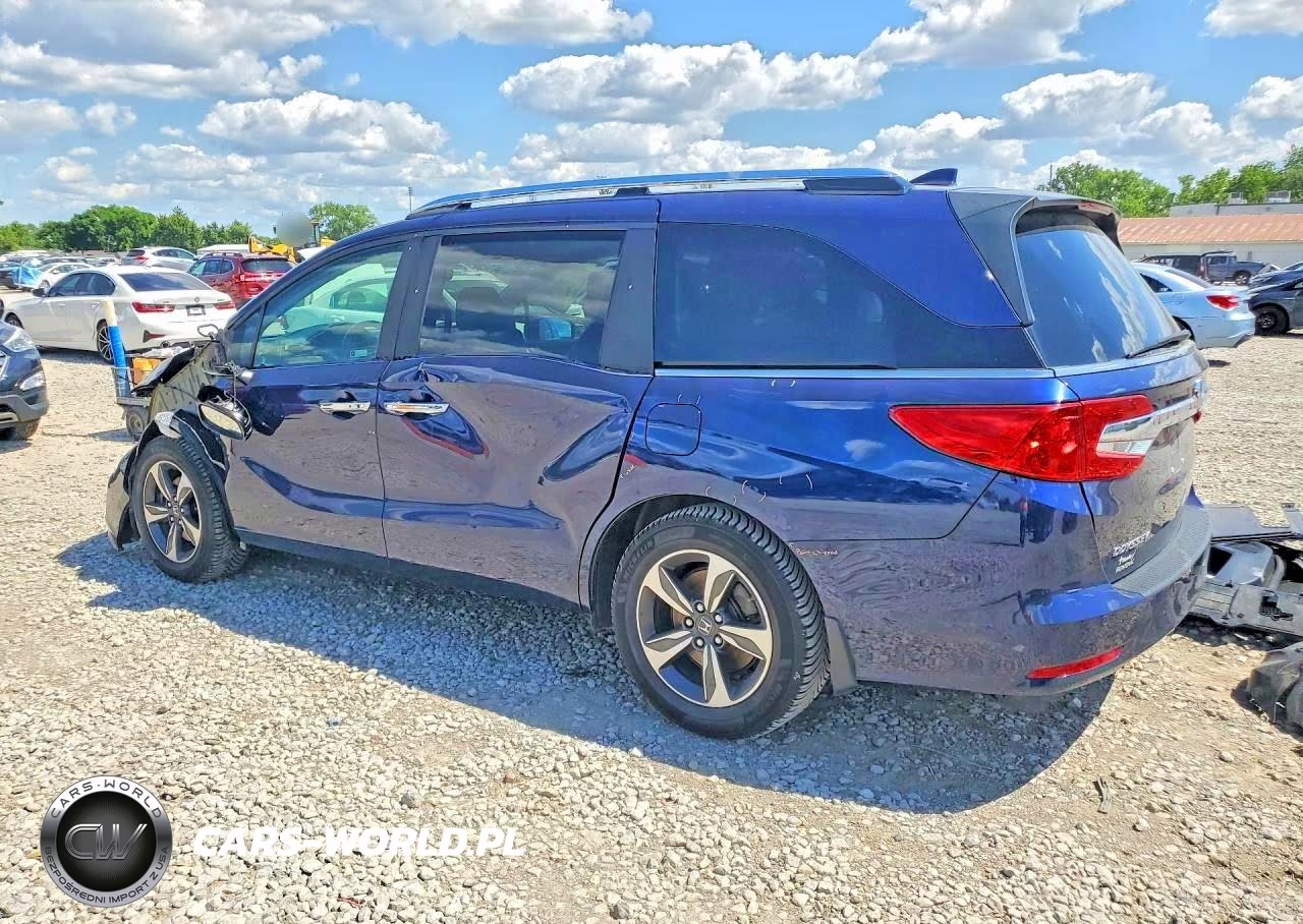 2018 Honda Odyssey Touring VIN:5FNRL6H84JB066940 - 2
