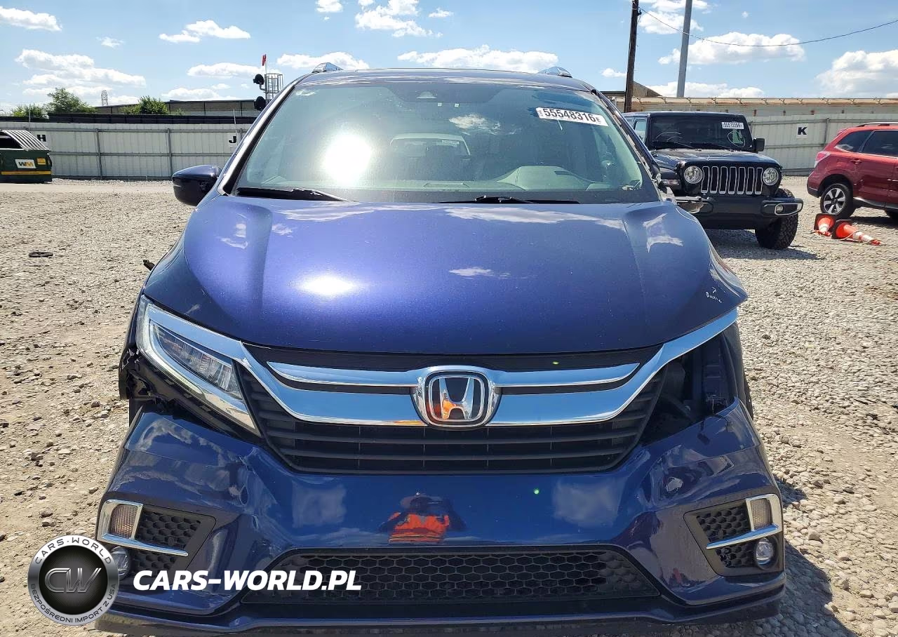 2018 Honda Odyssey Touring VIN:5FNRL6H84JB066940 - 5