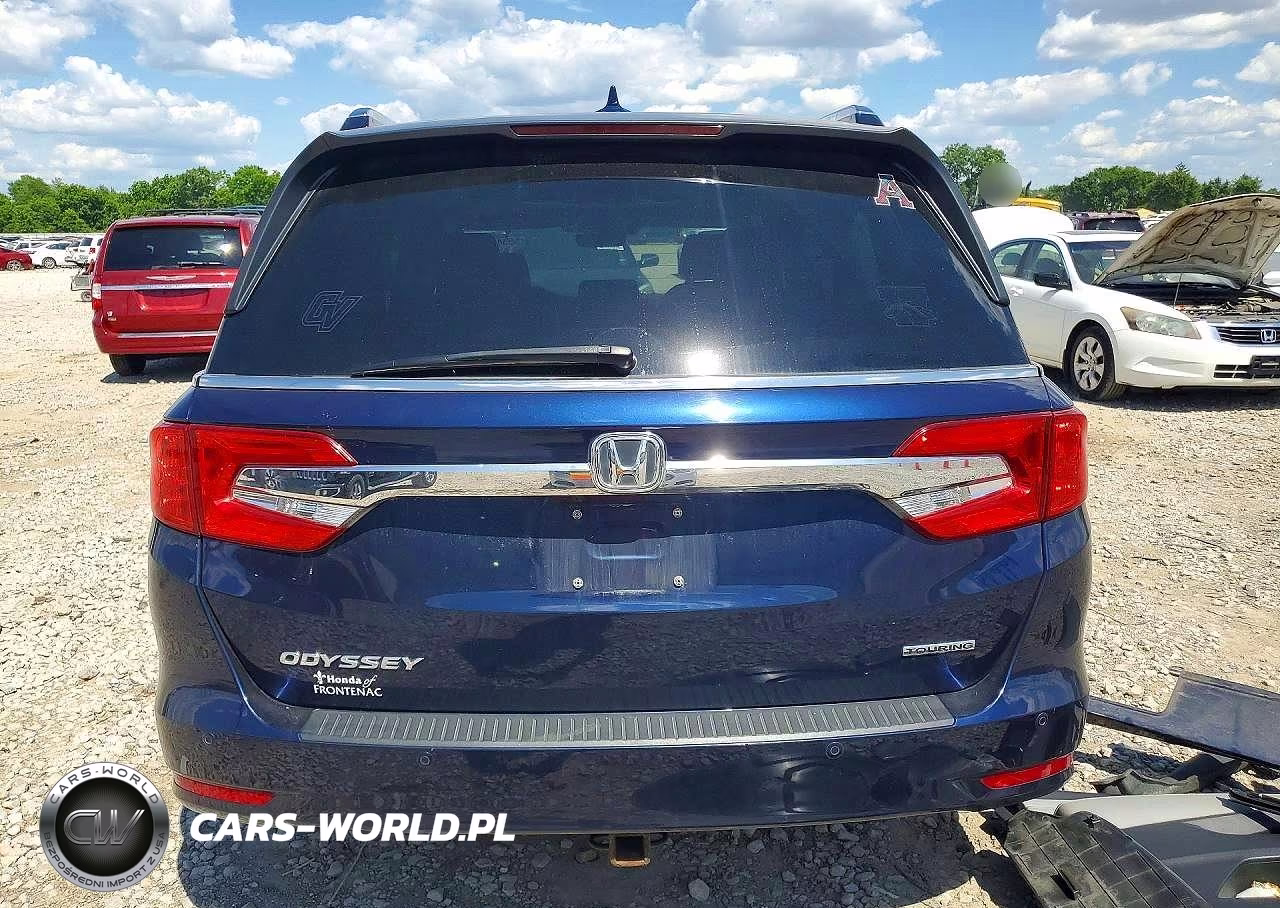 2018 Honda Odyssey Touring VIN:5FNRL6H84JB066940 - 6