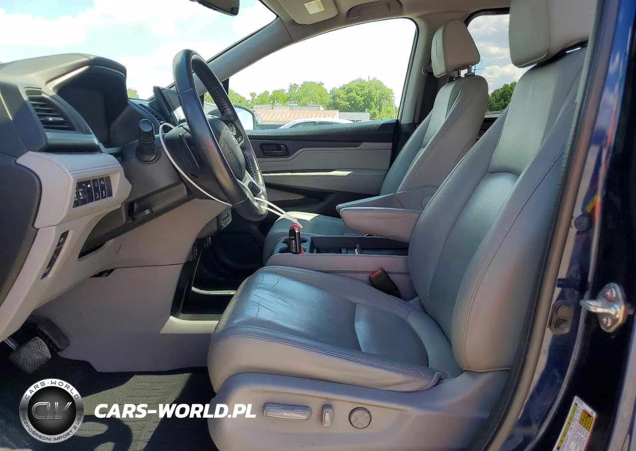 2018 Honda Odyssey Touring VIN:5FNRL6H84JB066940 - 7