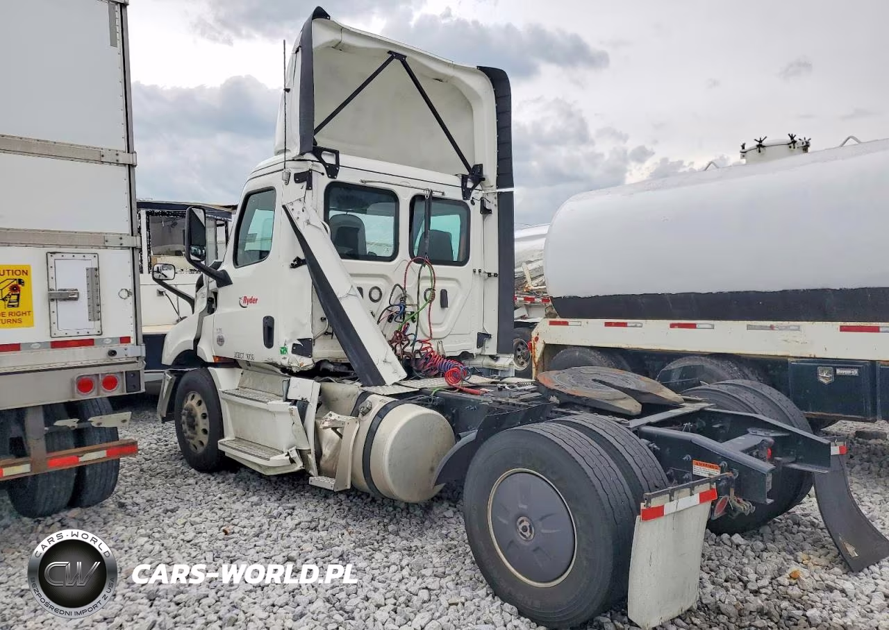 2020 Freightliner Cascadia 116 Semi Truck VIN:1FUBHTDVXLLLU2754 - 3