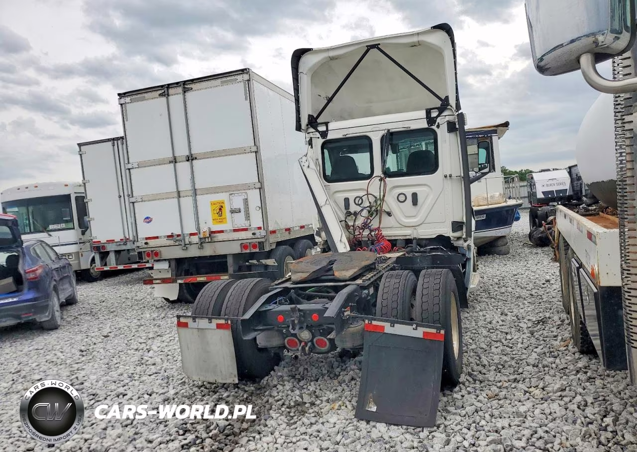 2020 Freightliner Cascadia 116 Semi Truck VIN:1FUBHTDVXLLLU2754 - 4