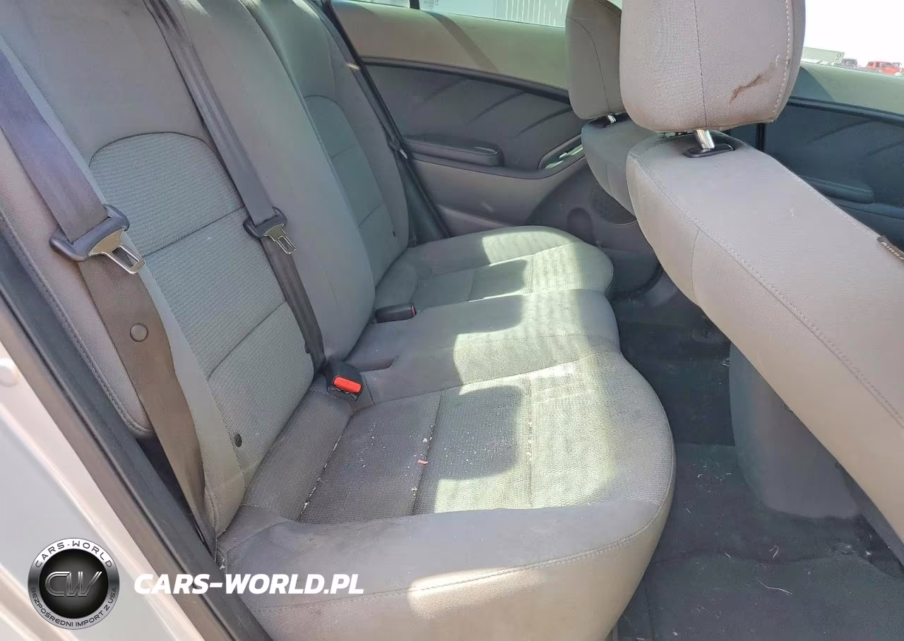 2018 Kia Forte Lx VIN:3KPFK4A75JE245831 - 10