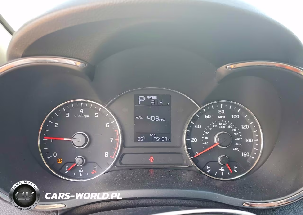 2018 Kia Forte Lx VIN:3KPFK4A75JE245831 - 9