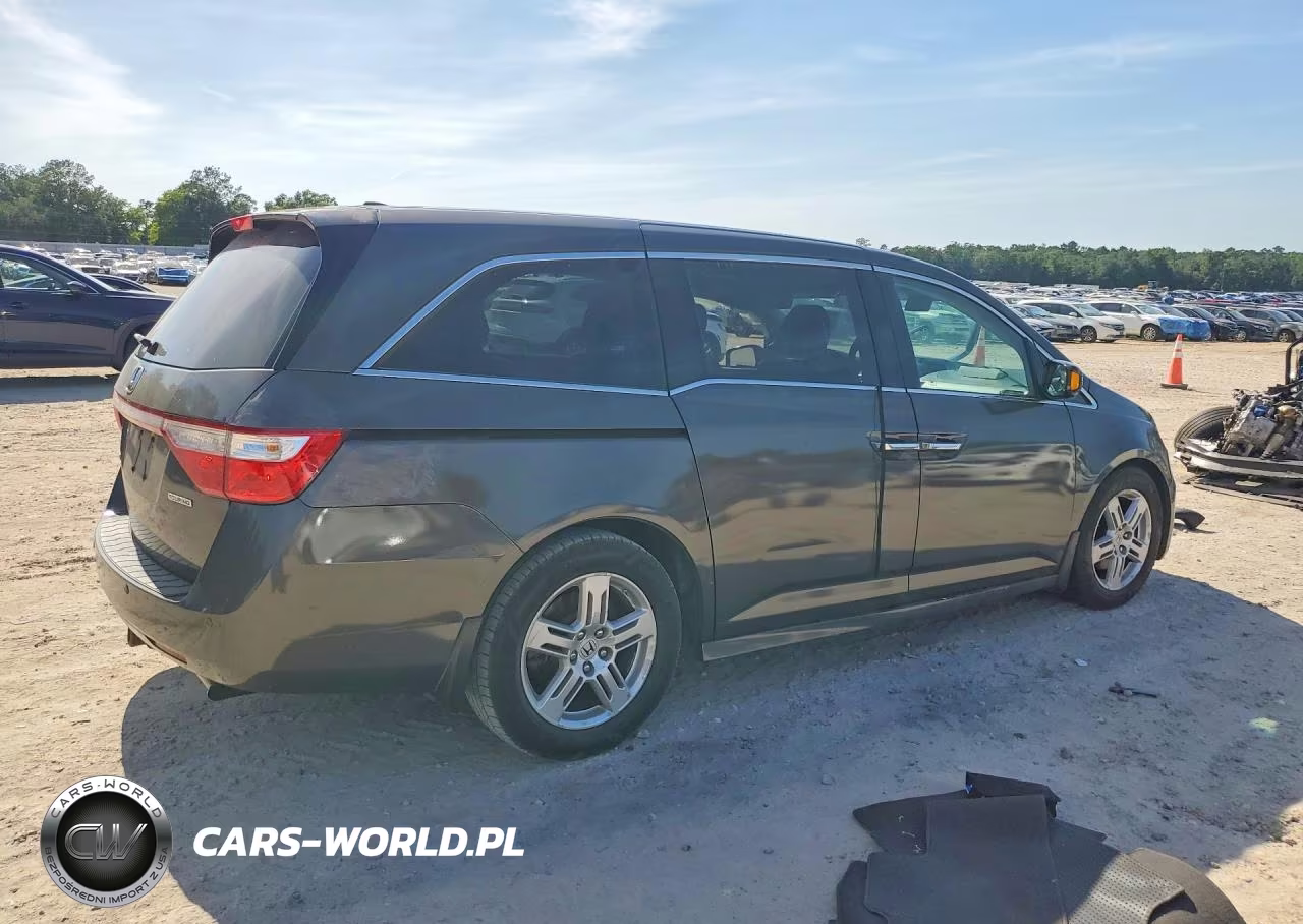 2012 Honda Odyssey Touring VIN:5FNRL5H94CB112143 - 3