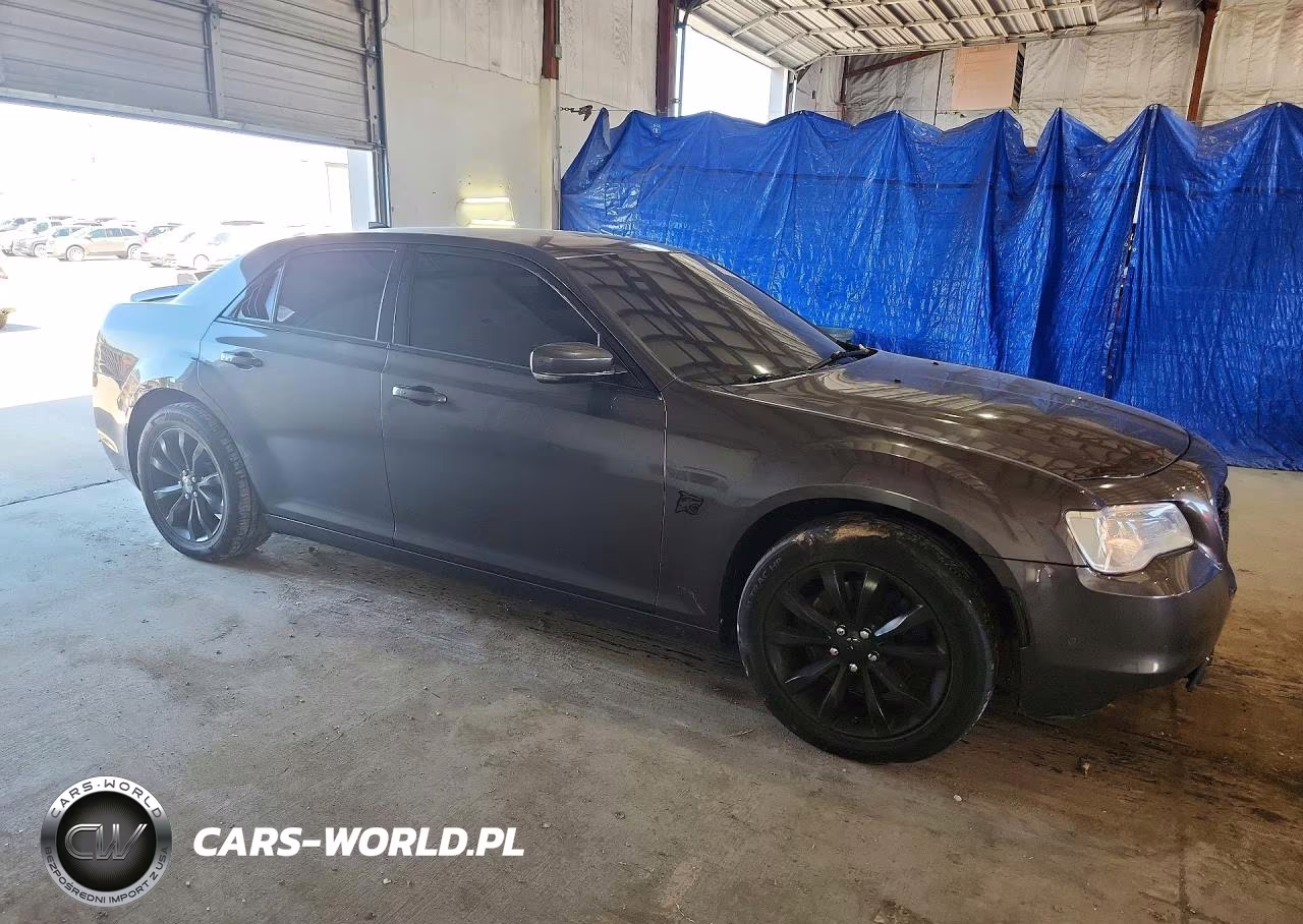 2015 Chrysler 300 Limited VIN:2C3CCARG4FH793211 - 4