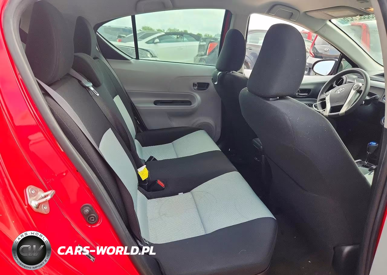 2014 Toyota Prius C Three VIN:JTDKDTB30E1569471 - 10