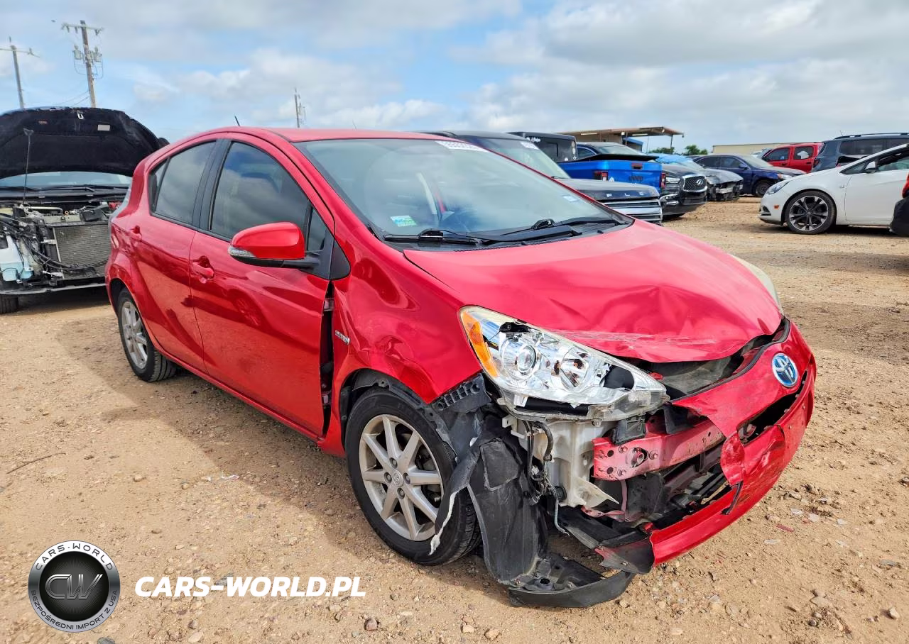 2014 Toyota Prius C Three VIN:JTDKDTB30E1569471 - 4