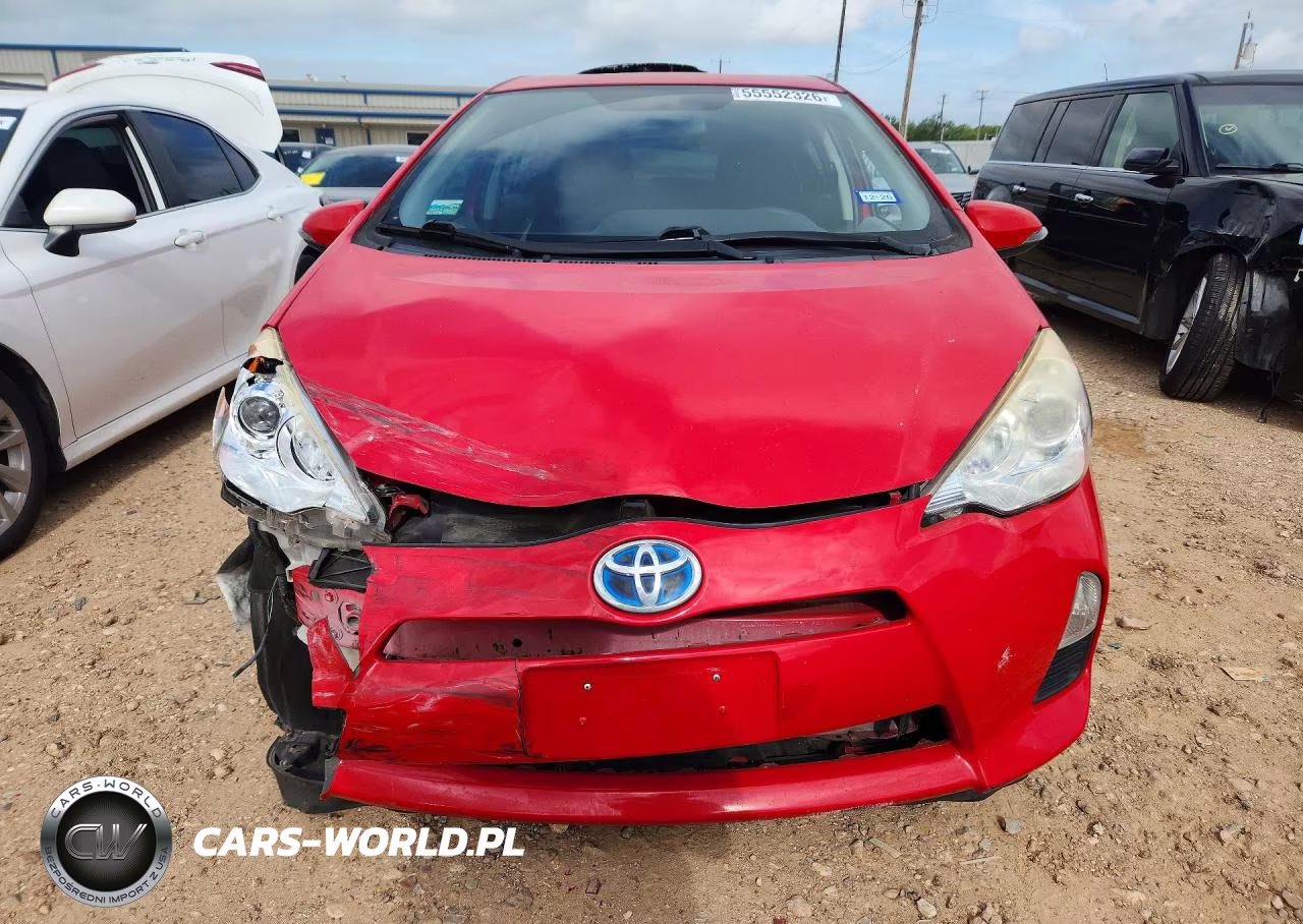 2014 Toyota Prius C Three VIN:JTDKDTB30E1569471 - 5