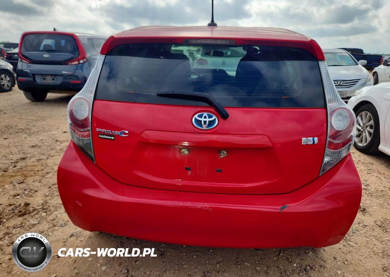 2014 Toyota Prius C Three VIN:JTDKDTB30E1569471 - 6