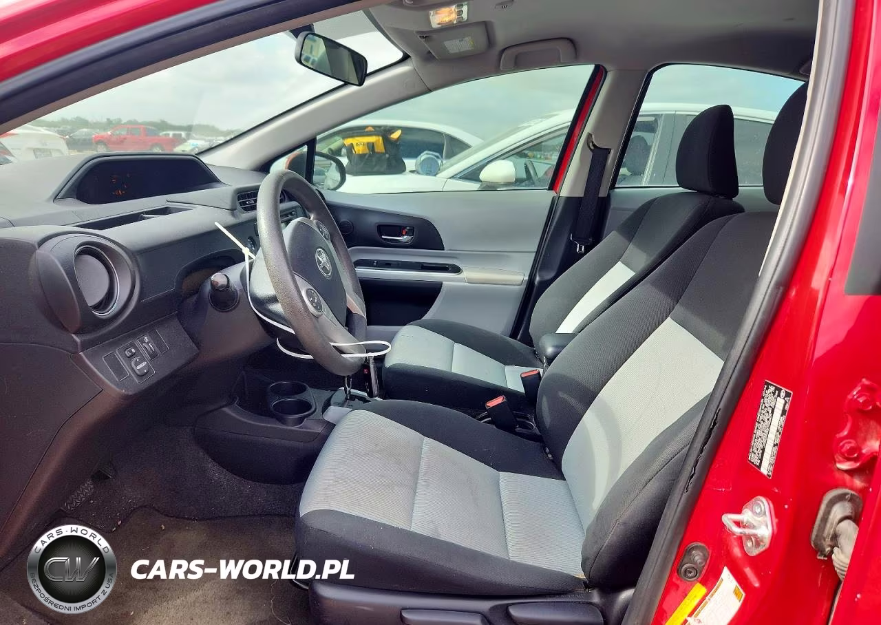 2014 Toyota Prius C Three VIN:JTDKDTB30E1569471 - 7