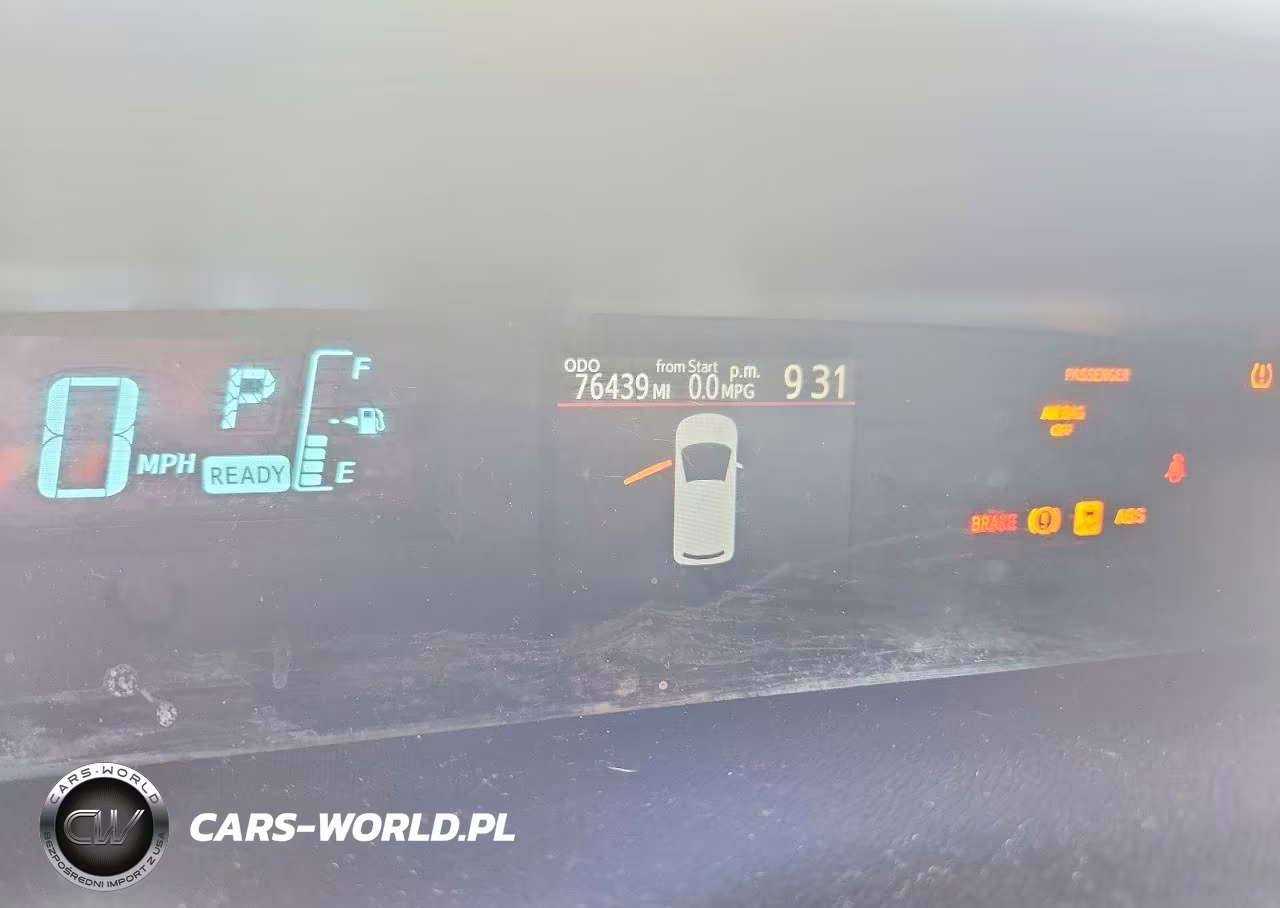 2014 Toyota Prius C Three VIN:JTDKDTB30E1569471 - 9
