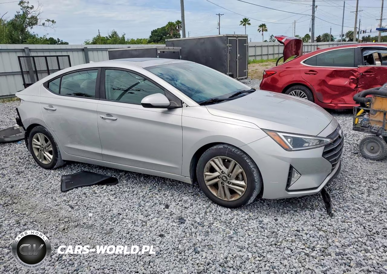 2019 Hyundai Elantra Value Edition VIN:5NPD84LF7KH455113 - 4