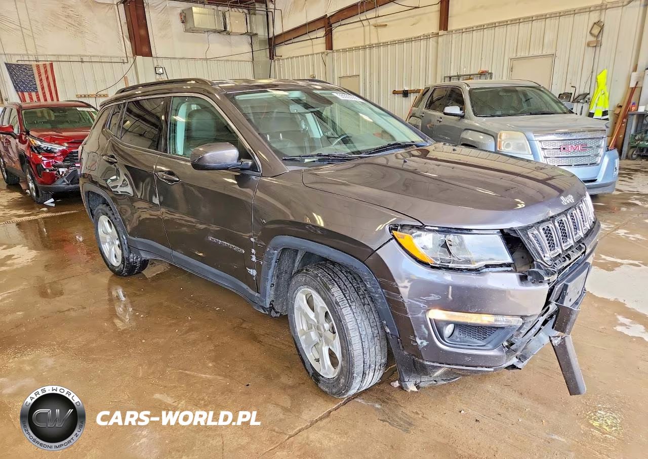 2019 Jeep Compass Latitude VIN:3C4NJDBBXKT595258 - 4