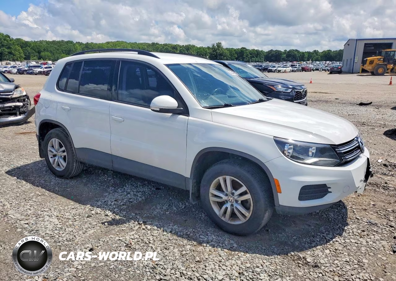 2017 Volkswagen Tiguan S VIN:WVGAV7AX4HK001139 - 4