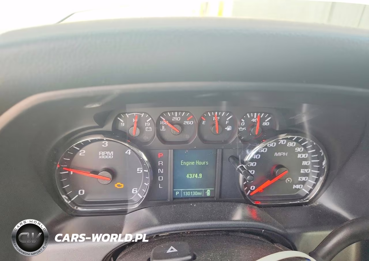 2018 Chevrolet Silverado K1500 VIN:3GCUKNEC8JG359945 - 9