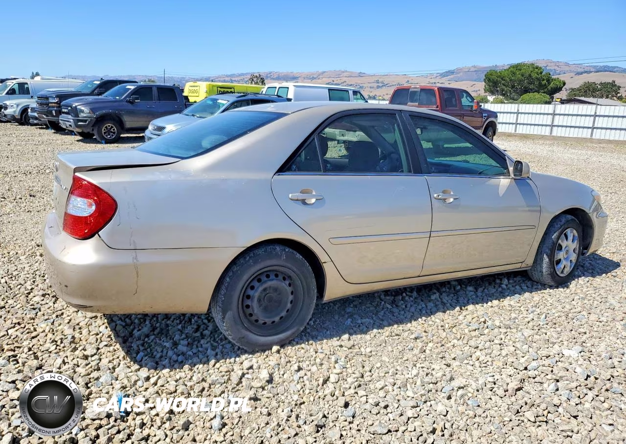 2004 Toyota Camry Le VIN:4T1BE32K74U938713 - 3