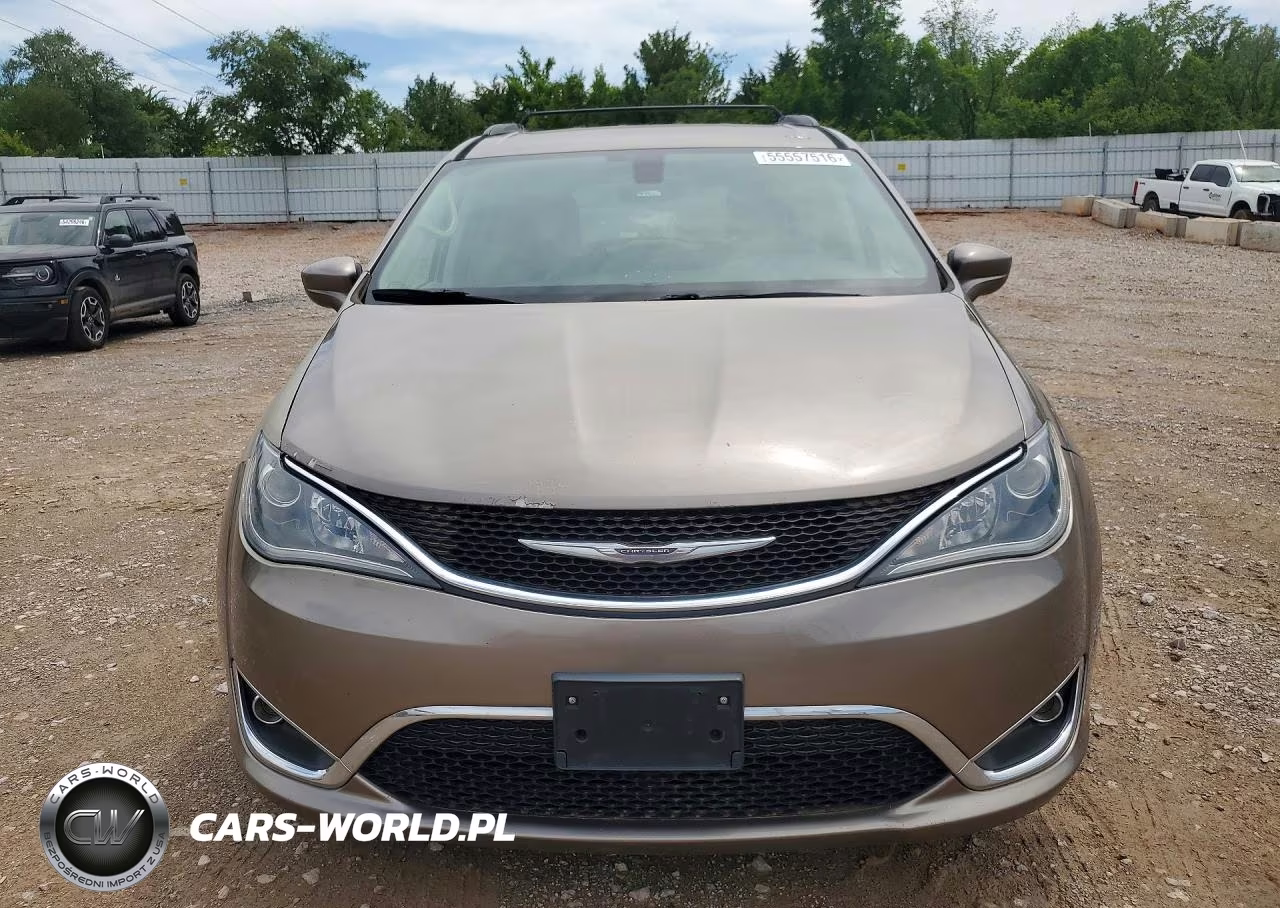 2017 Chrysler Pacifica Touring L VIN:2C4RC1BG5HR683135 - 5