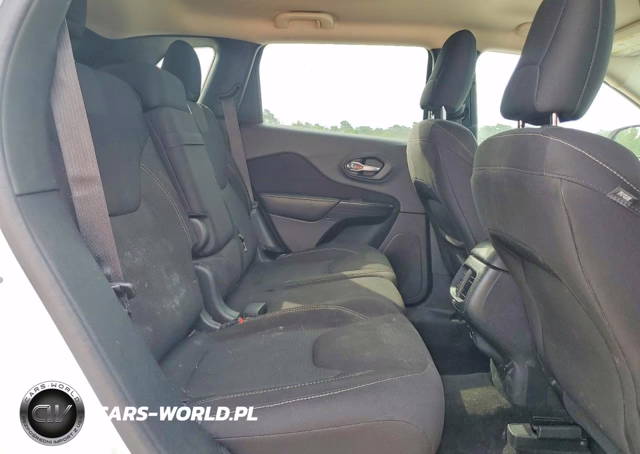 2016 Jeep Cherokee Latitude VIN:1C4PJLCS0GW137330 - 11