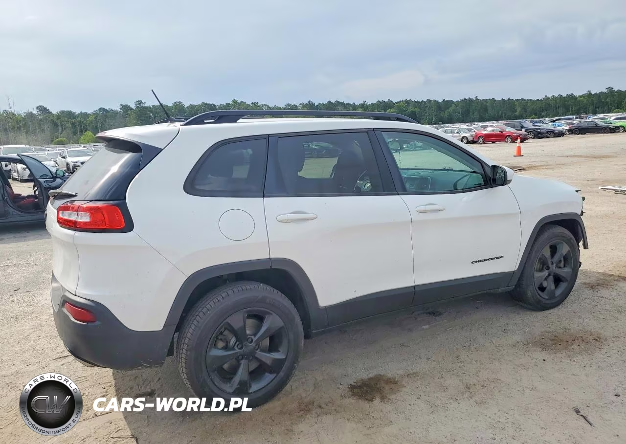 2016 Jeep Cherokee Latitude VIN:1C4PJLCS0GW137330 - 3