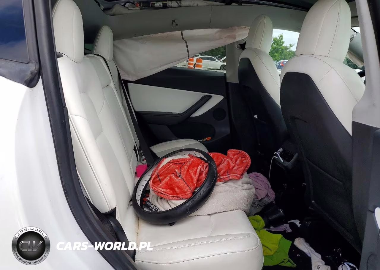 2020 Tesla Model Y VIN:5YJYGDEE6LF039322 - 10