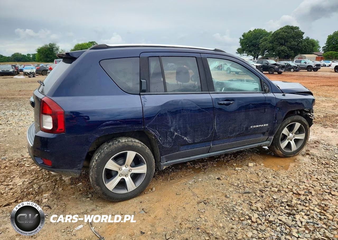 2016 Jeep Compass Latitude VIN:1C4NJCEAXGD609685 - 3