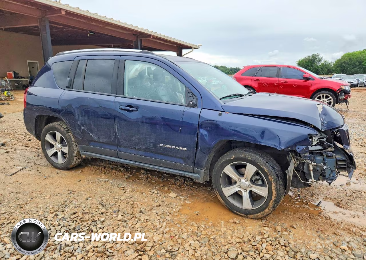 2016 Jeep Compass Latitude VIN:1C4NJCEAXGD609685 - 4