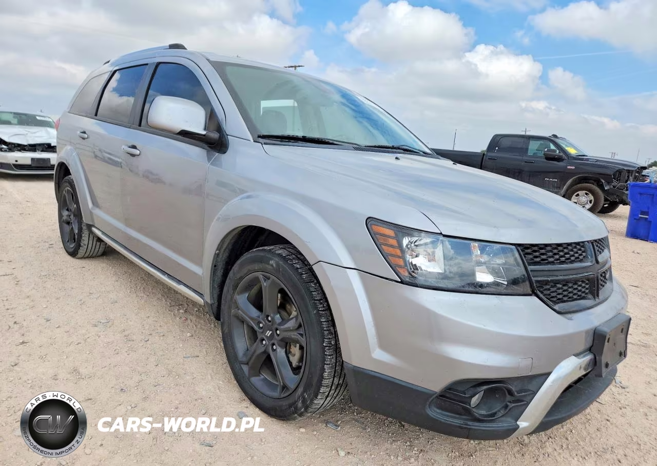2019 Dodge Journey Crossroad VIN:3C4PDCGB4KT681135 - 4