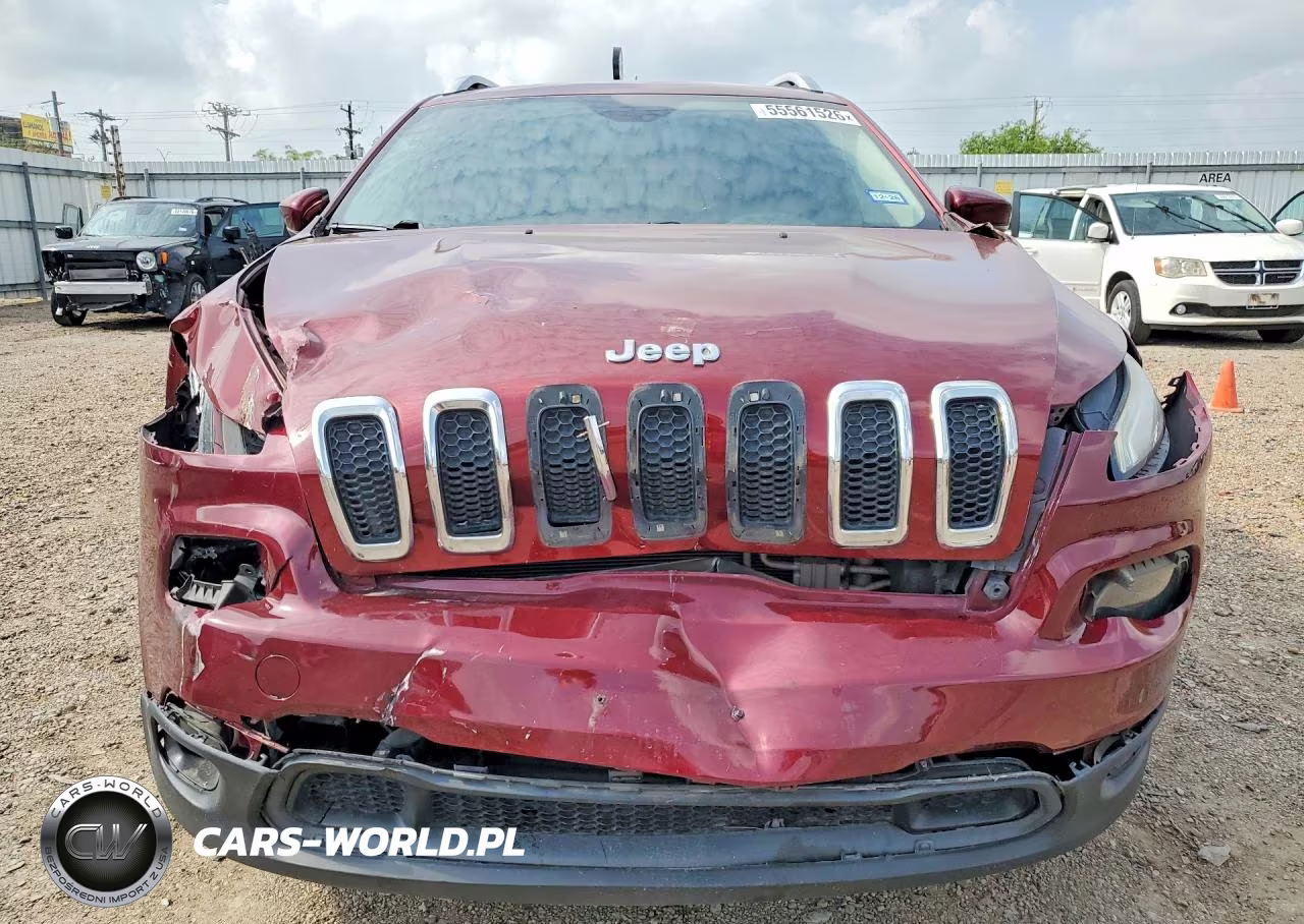 2018 Jeep Cherokee Latitude Plus VIN:1C4PJLLB5JD615681 - 5