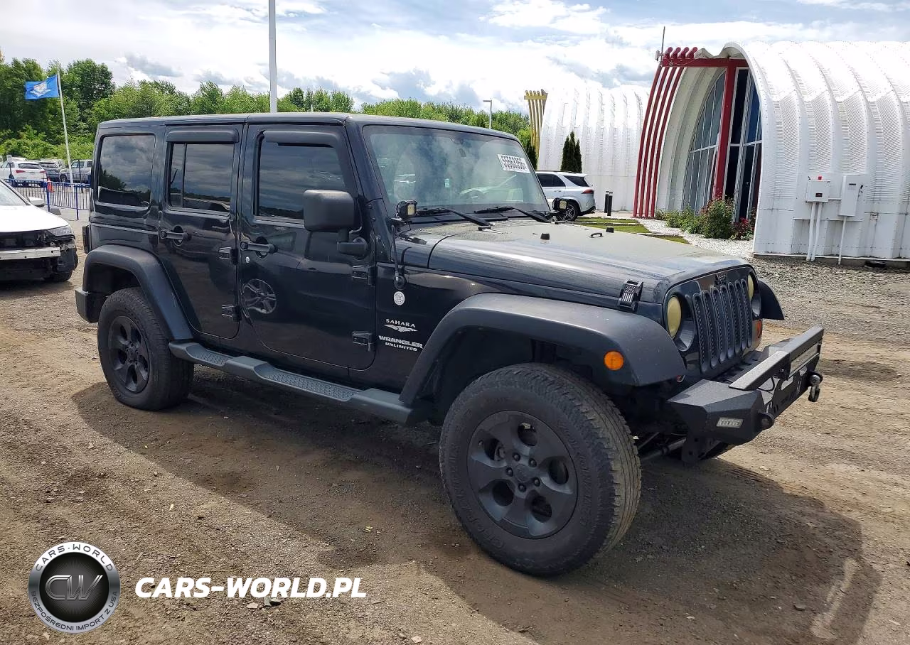2013 Jeep Wrangler Unlimited Sahara VIN:1C4HJWEG0DL625852 - 4