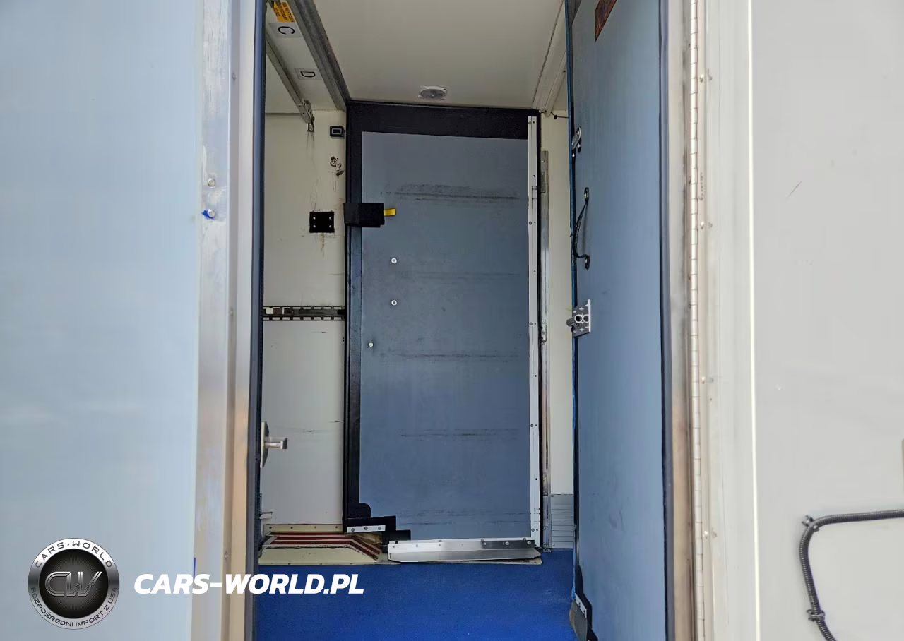2020 Ford Transit Delivery Truck VIN:1FDBW5Z83LKA75535 - 11