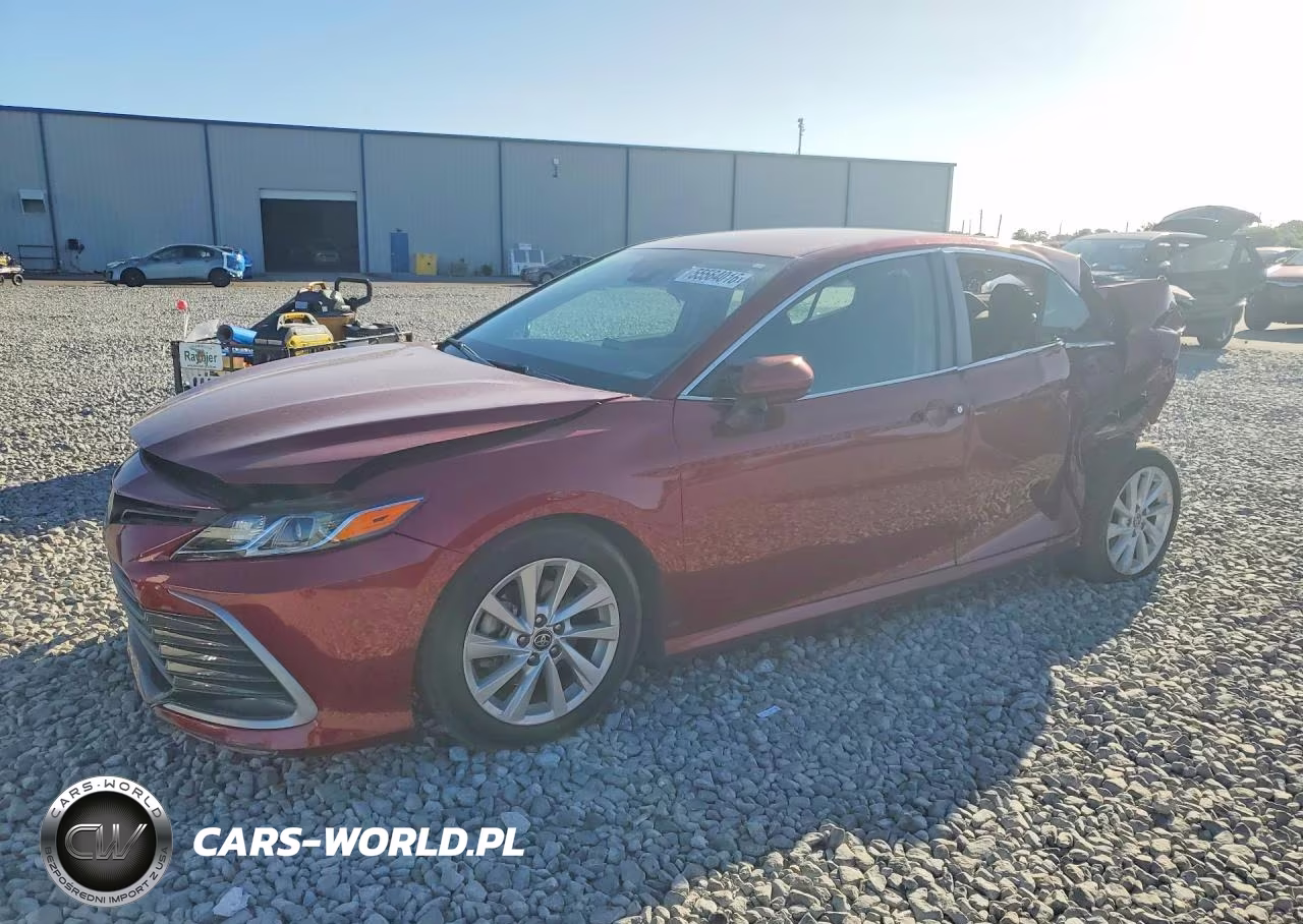 2022 Toyota Camry Le – zdjęcie 1 z 13