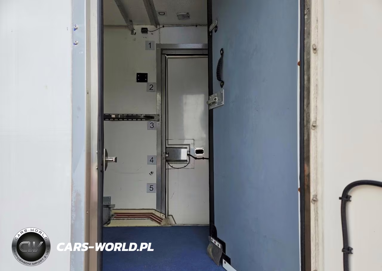 2020 Ford Transit Delivery Truck VIN:1FDBW5Z82LKB07469 - 11