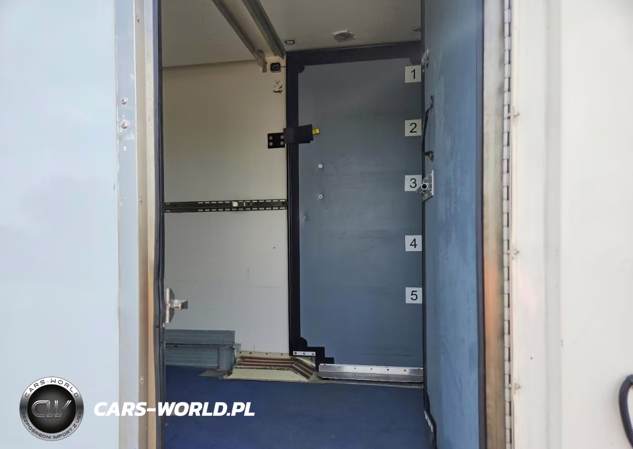 2020 Ford Transit Delivery Truck VIN:1FDBW5Z87LKB07483 - 11