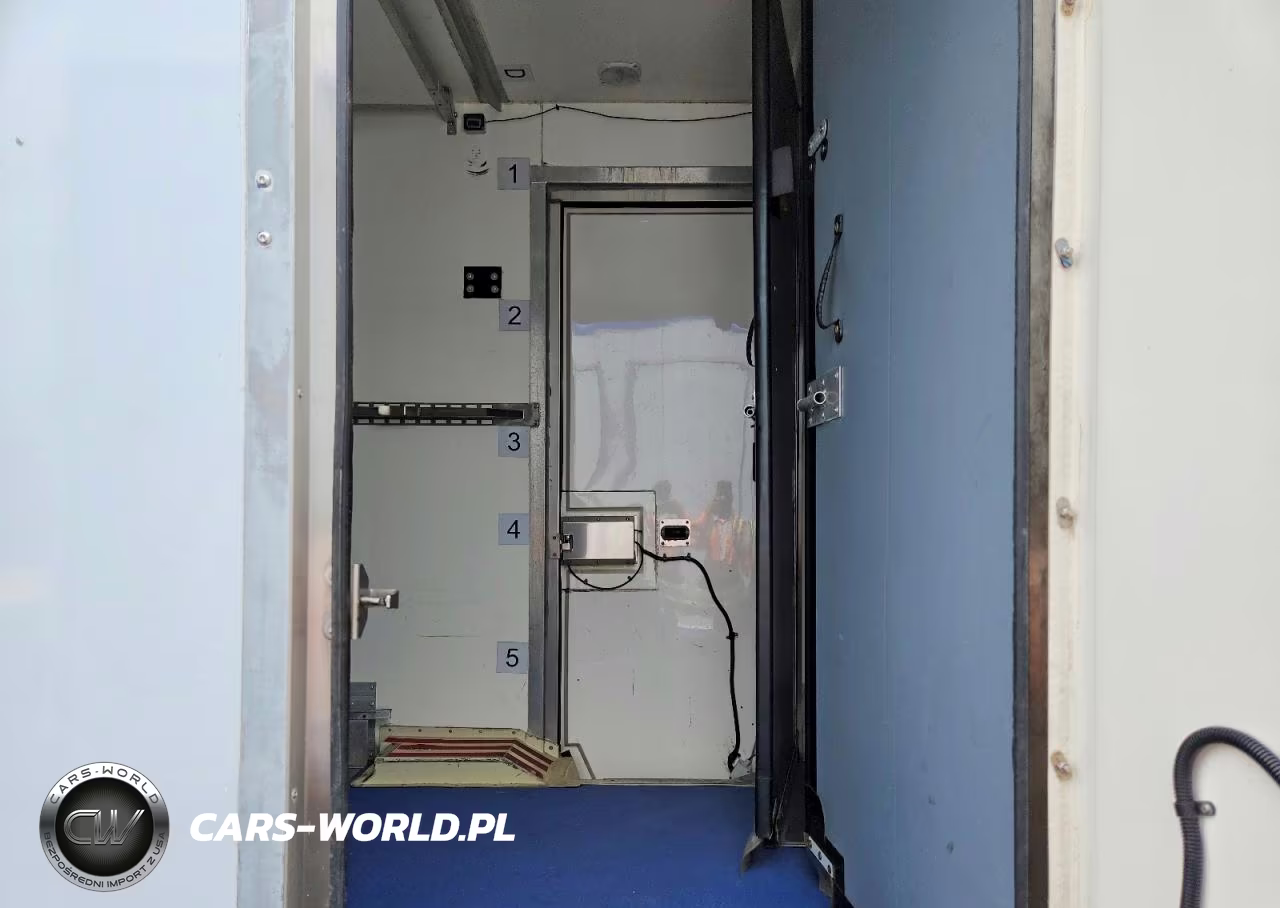 2020 Ford Transit Delivery Truck VIN:1FDBW5Z80LKB30314 - 11