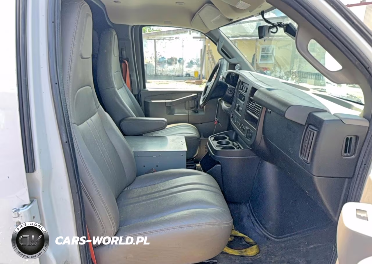 2018 Chevrolet Express 2500 Work Van VIN:1GCWGAFP0J1185596 - 5