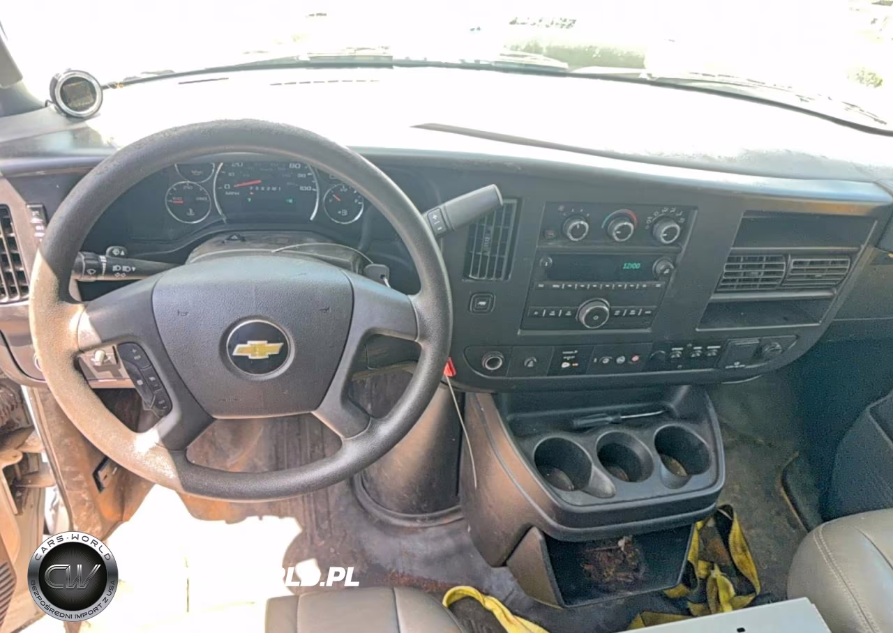 2018 Chevrolet Express 2500 Work Van VIN:1GCWGAFP0J1185596 - 9