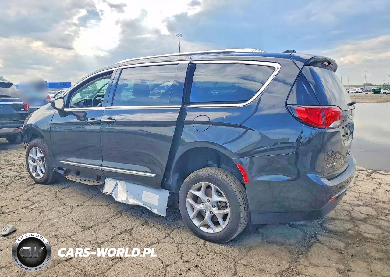 2018 Chrysler Pacifica Touring L VIN:2C4RC1BG8JR314923 - 2