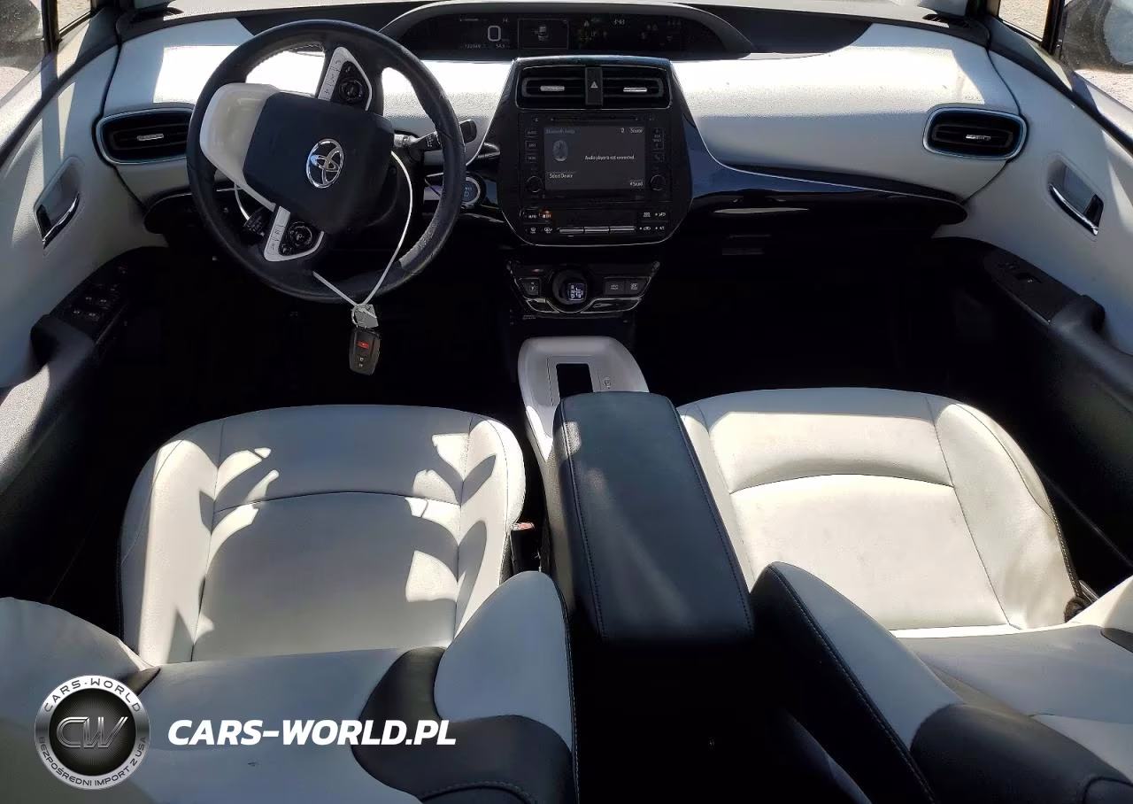 2017 Toyota Prius Four VIN:JTDKARFU3H3048719 - 8