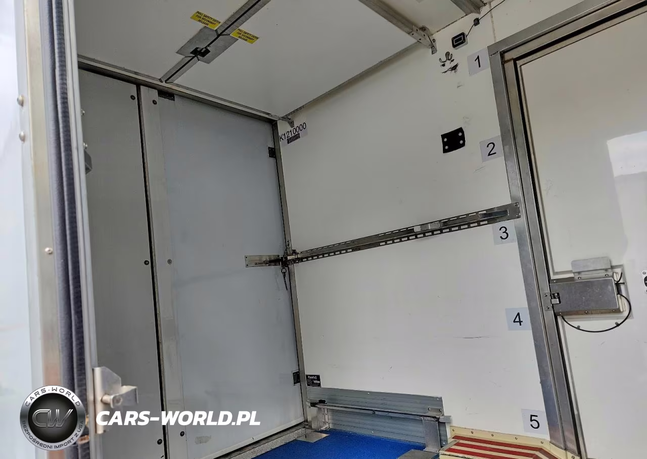 2020 Ford Transit Delivery Truck VIN:1FDBW5Z88LKB80281 - 10