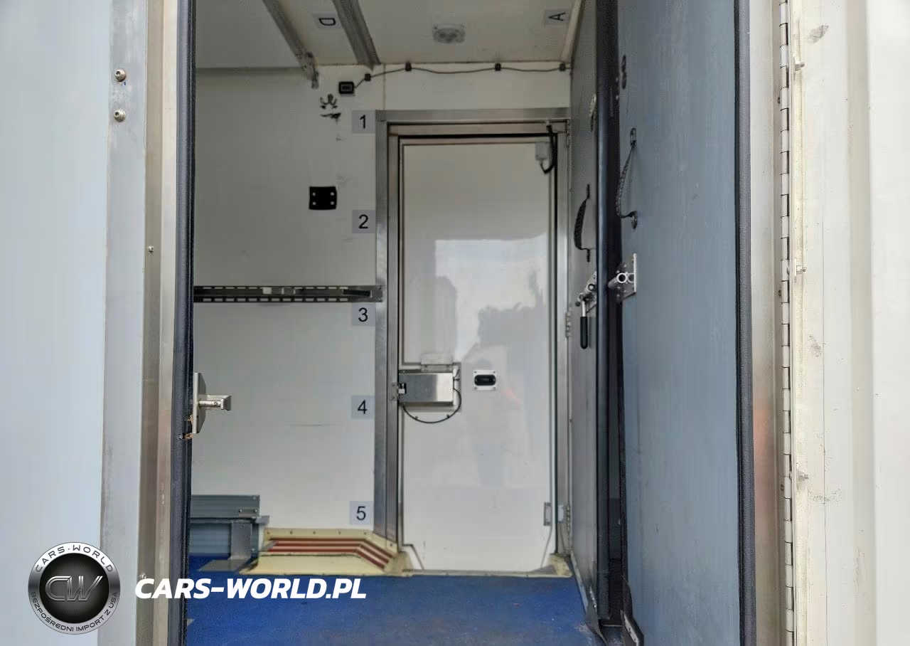 2020 Ford Transit Delivery Truck VIN:1FDBW5Z88LKB80281 - 11