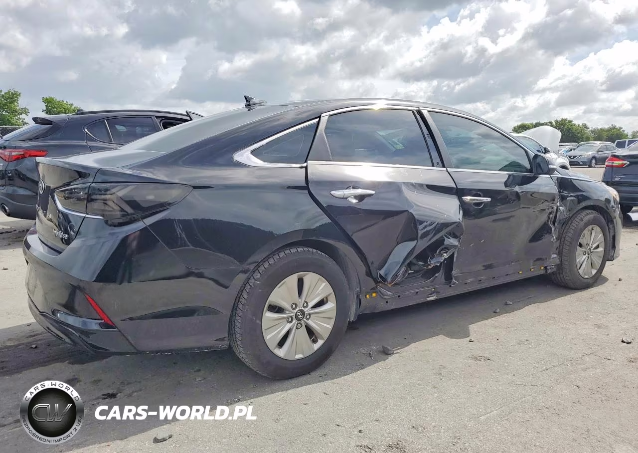 2019 Hyundai Sonata Hybrid Se VIN:KMHE24L37KA088339 - 3