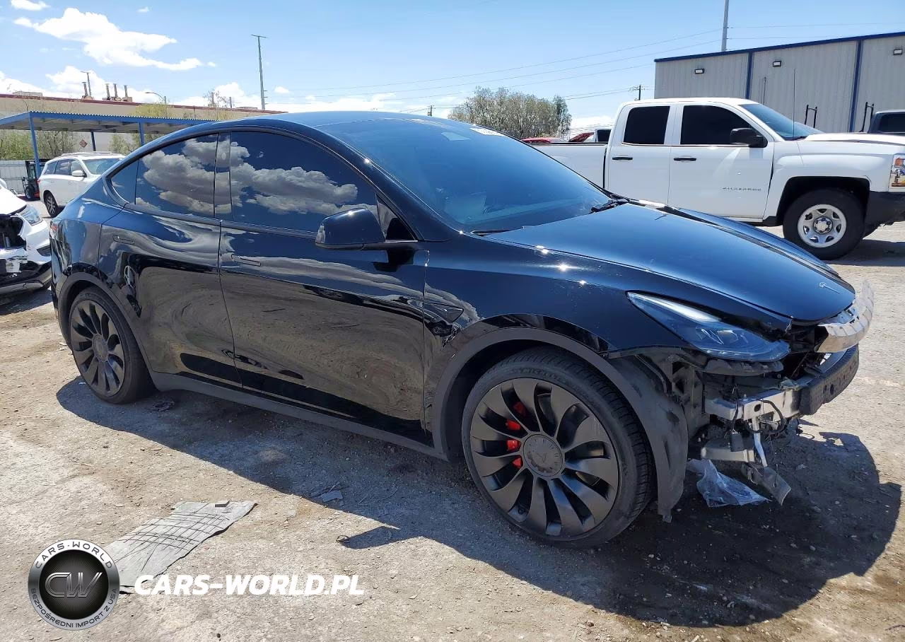 2023 Tesla Model Y VIN:7SAYGDEF7PF899196 - 4