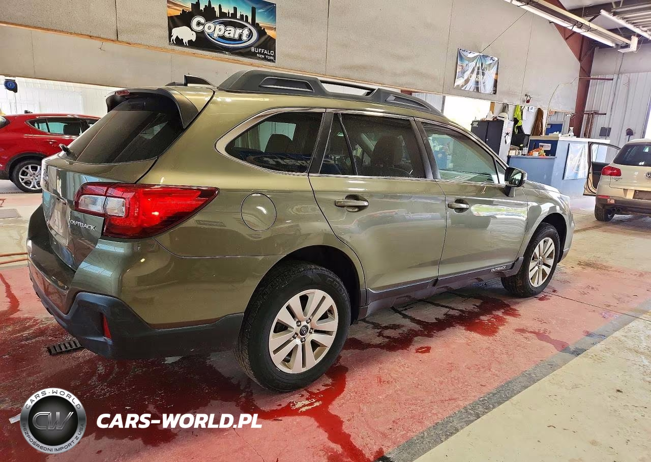 2019 Subaru Outback 2.5I Premium VIN:4S4BSAFC7K3352032 - 3