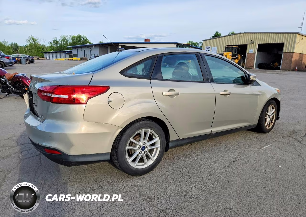 2015 Ford Focus Se VIN:1FADP3F25FL228466 - 3