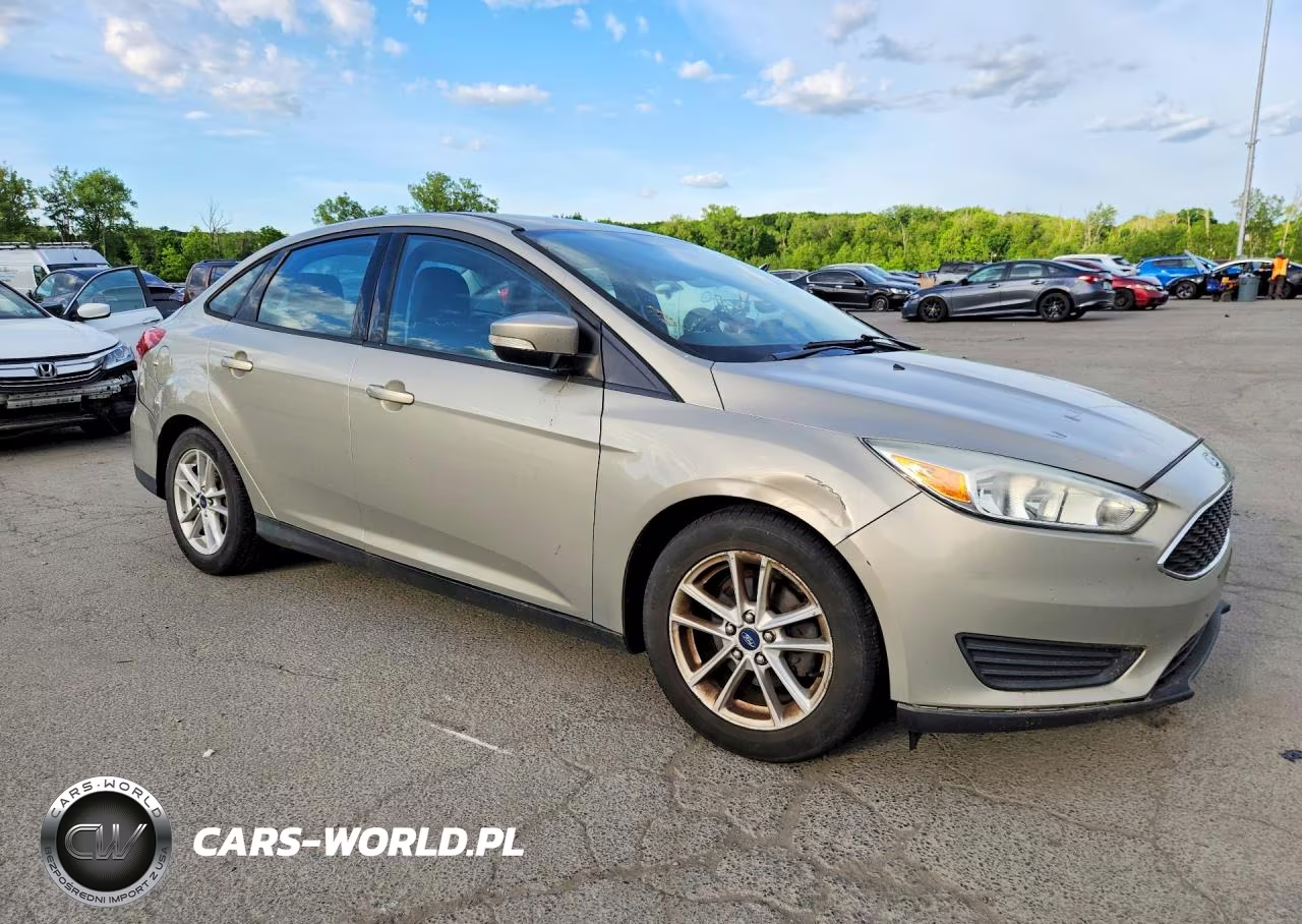 2015 Ford Focus Se VIN:1FADP3F25FL228466 - 4