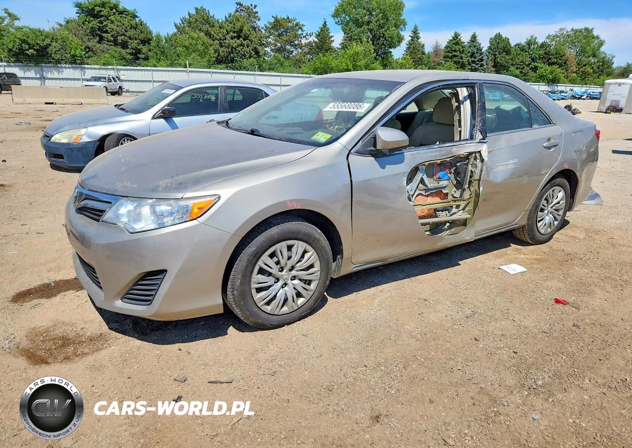 2014 Toyota Camry Le – zdjęcie 1 z 12